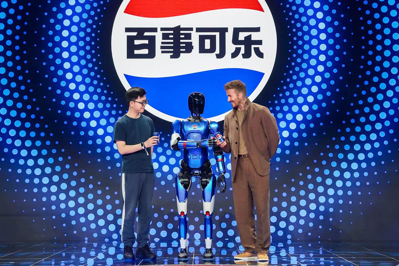 太阳成集团tyc151cc机器人携手百事中国共创“百事蓝宝” 共燃渴望新章